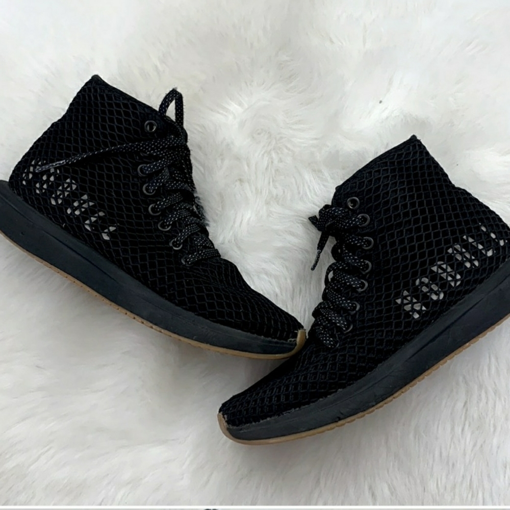 NoBull Black Mesh Mid Trainer